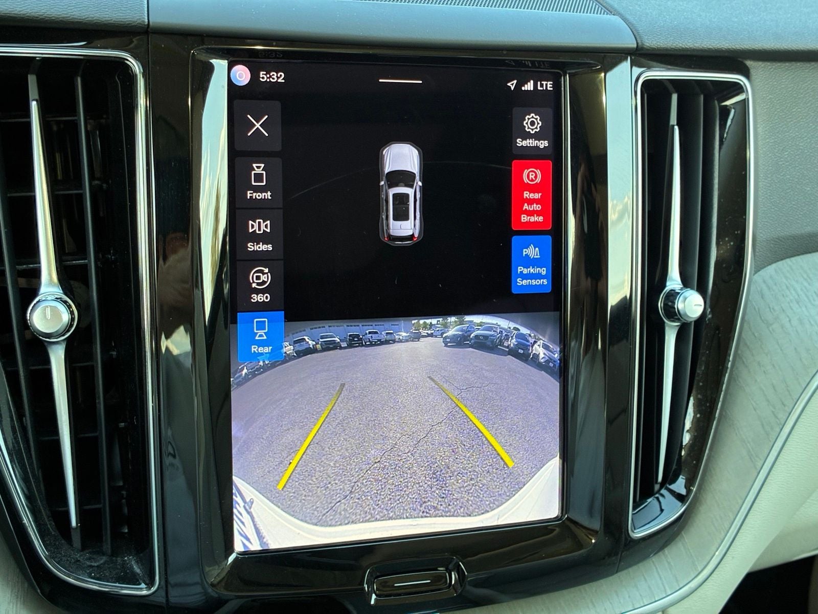 2023 Volvo XC60 Recharge Plug-In Hybrid T8 Plus Bright Theme