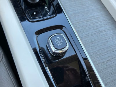 2023 Volvo XC60 Recharge Plug-In Hybrid T8 Plus Bright Theme