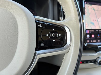 2023 Volvo XC60 Recharge Plug-In Hybrid T8 Plus Bright Theme