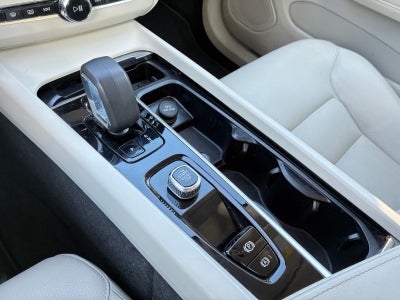 2023 Volvo XC60 Recharge Plug-In Hybrid T8 Plus Bright Theme