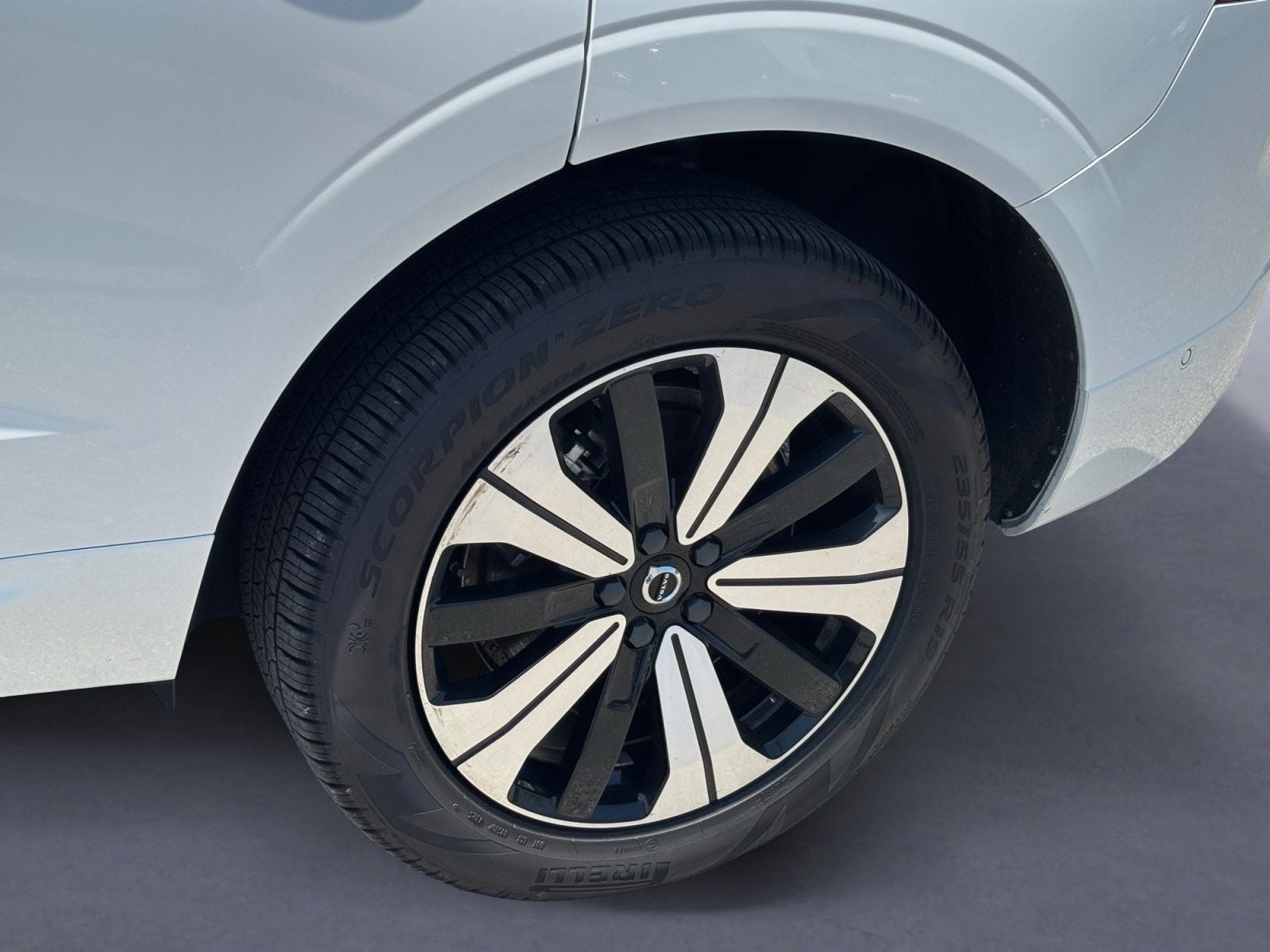 2023 Volvo XC60 Recharge Plug-In Hybrid T8 Plus Bright Theme