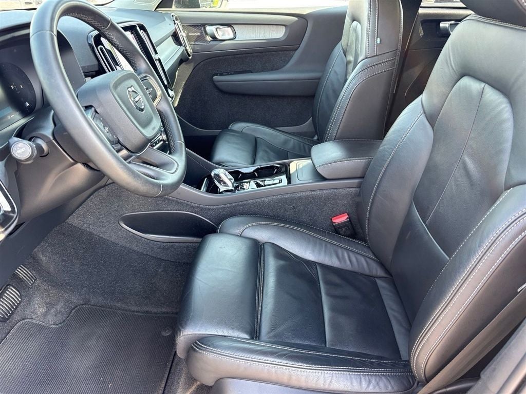 2023 Volvo XC40 Ultimate