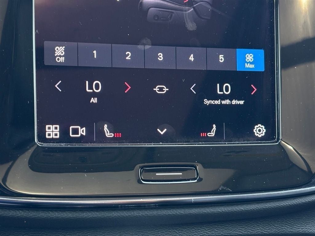 2023 Volvo XC40 Ultimate