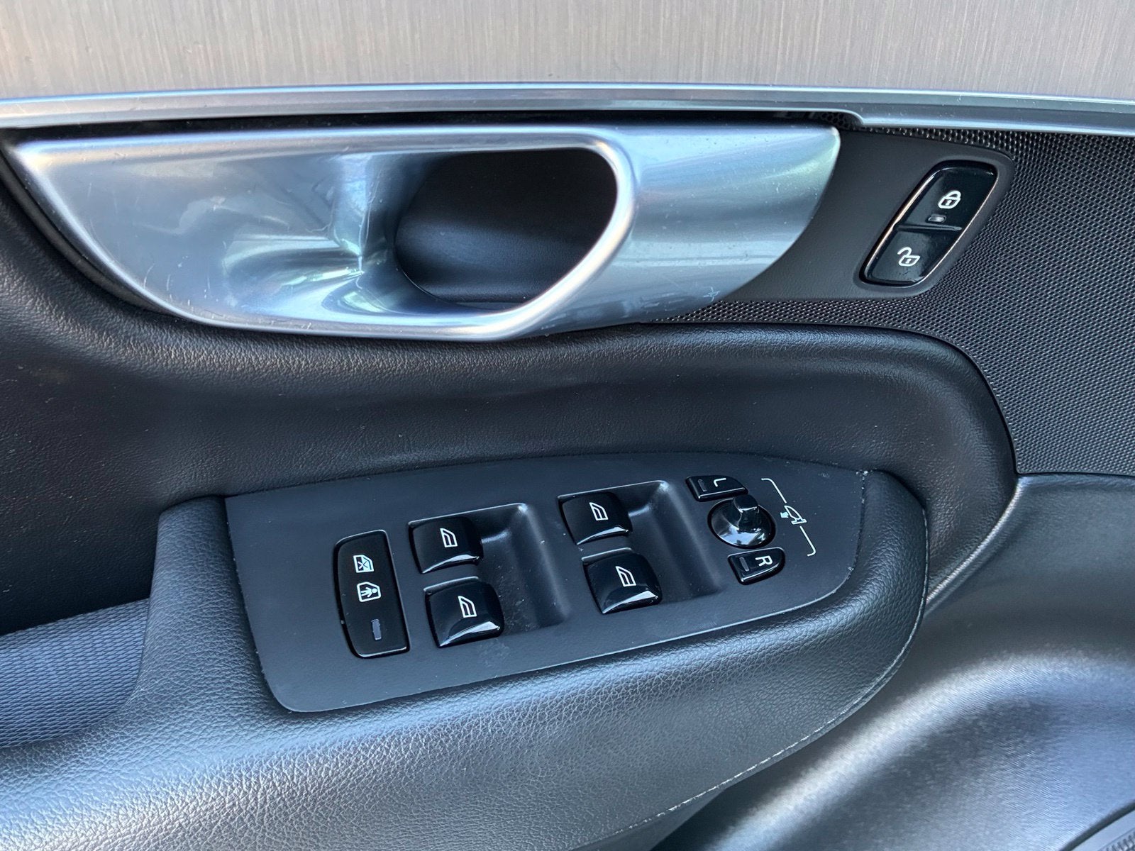 2023 Volvo XC90 B5 Core