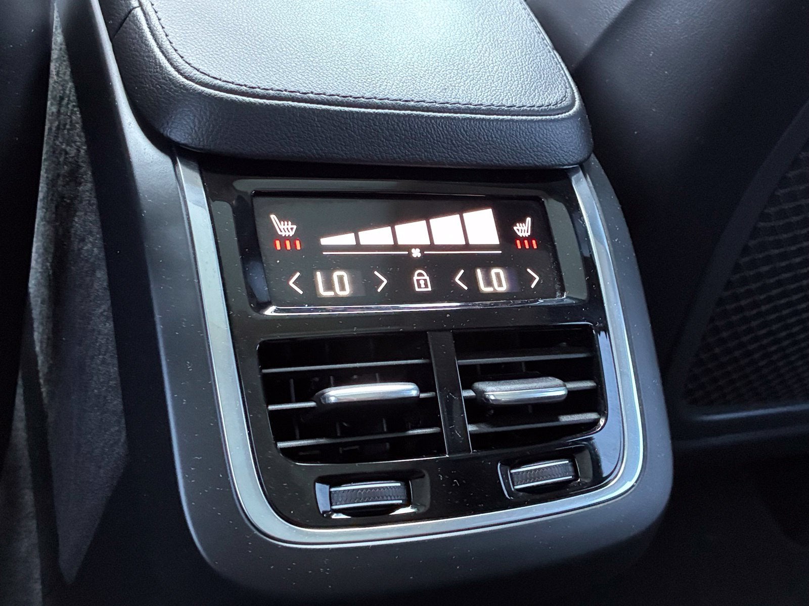 2023 Volvo XC90 B5 Core