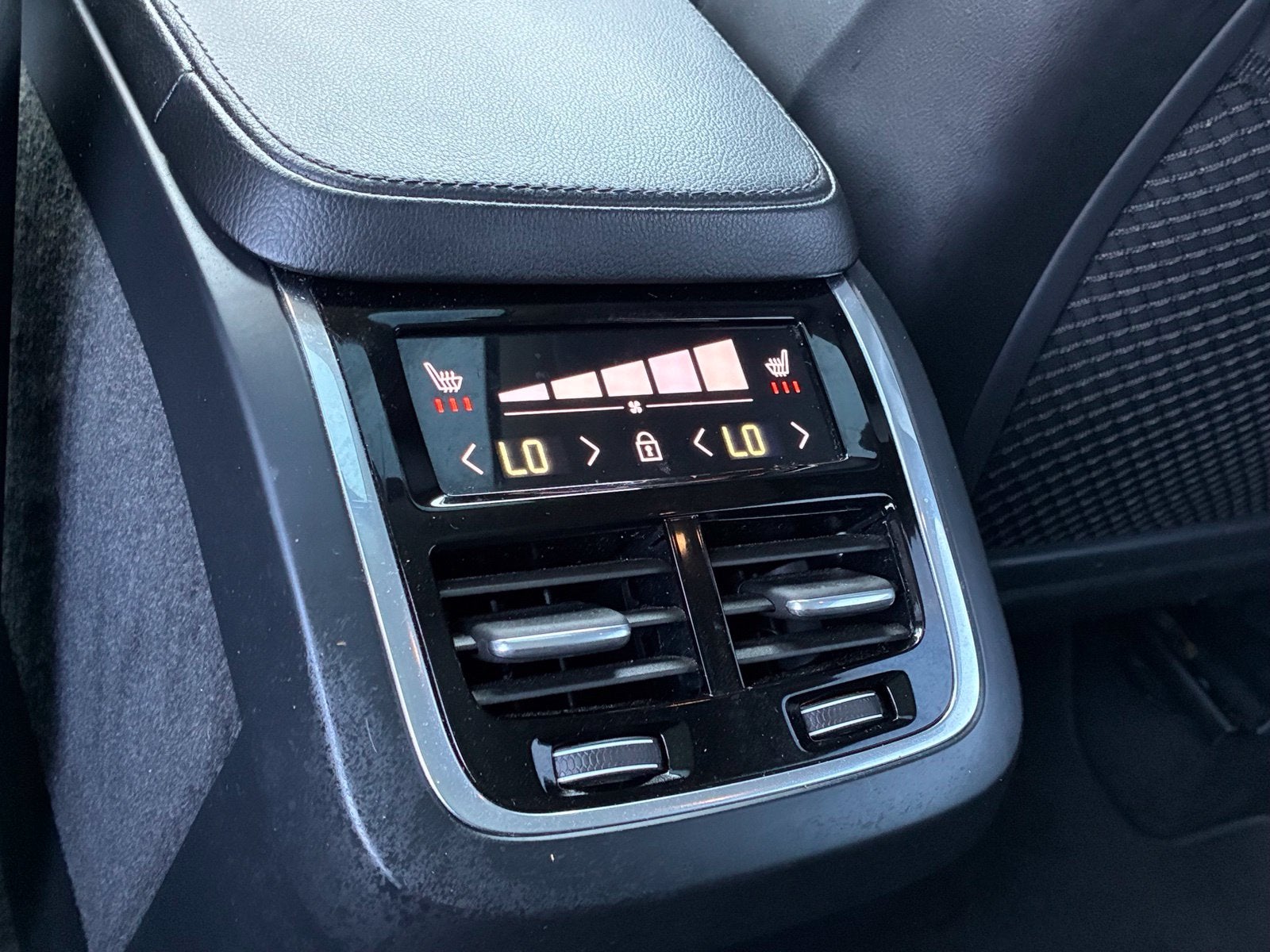 2023 Volvo XC90 B5 Core