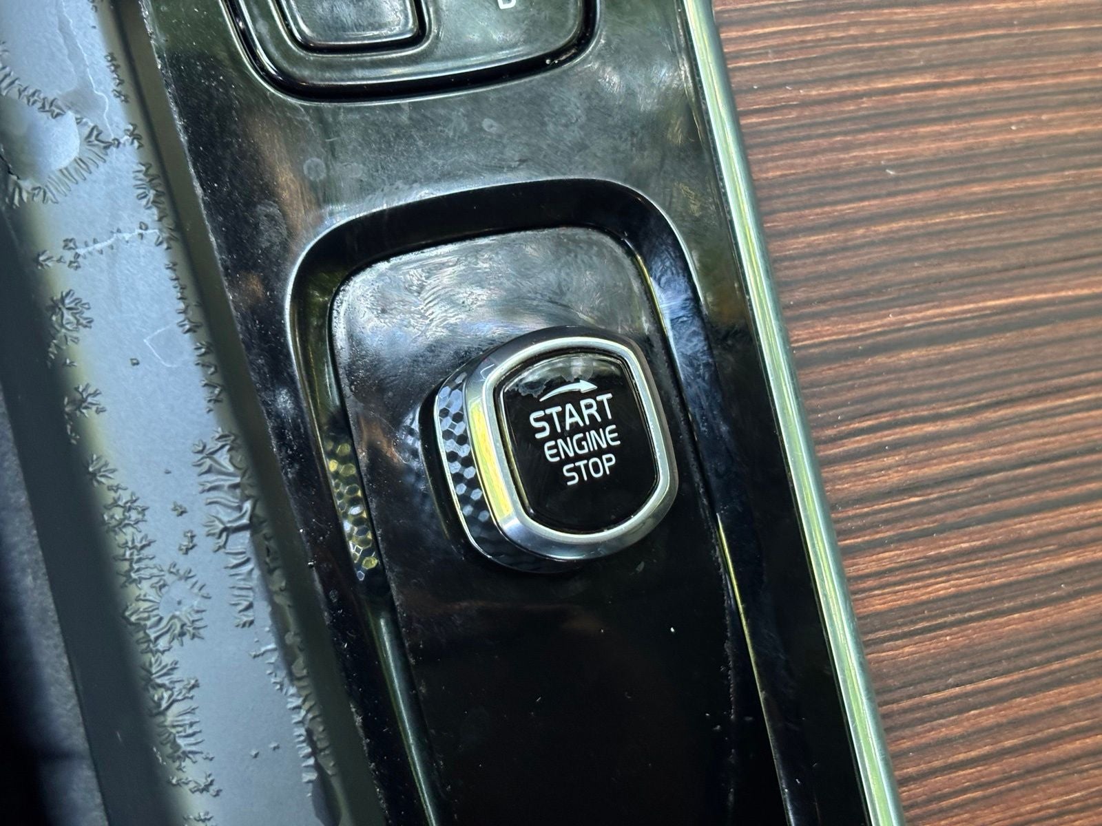 2024 Volvo XC60 B5 Plus Dark Theme