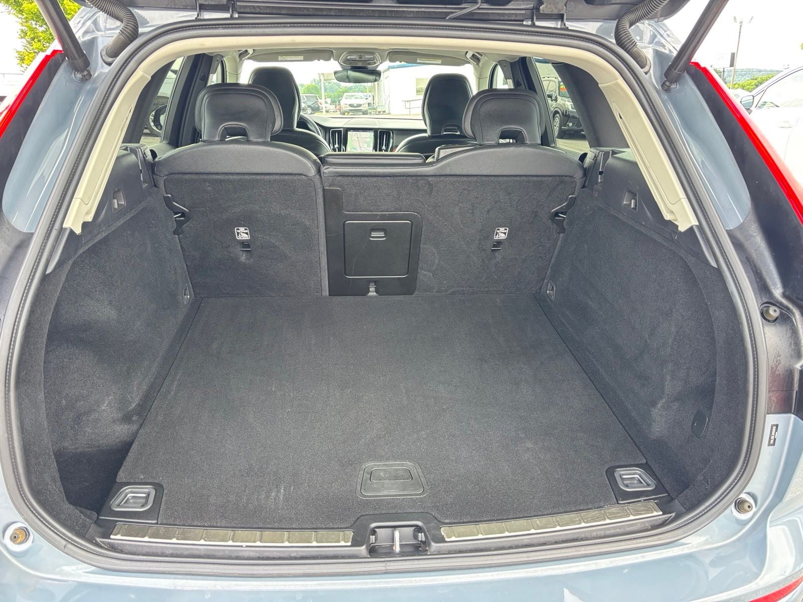 2024 Volvo XC60 B5 Plus Dark Theme