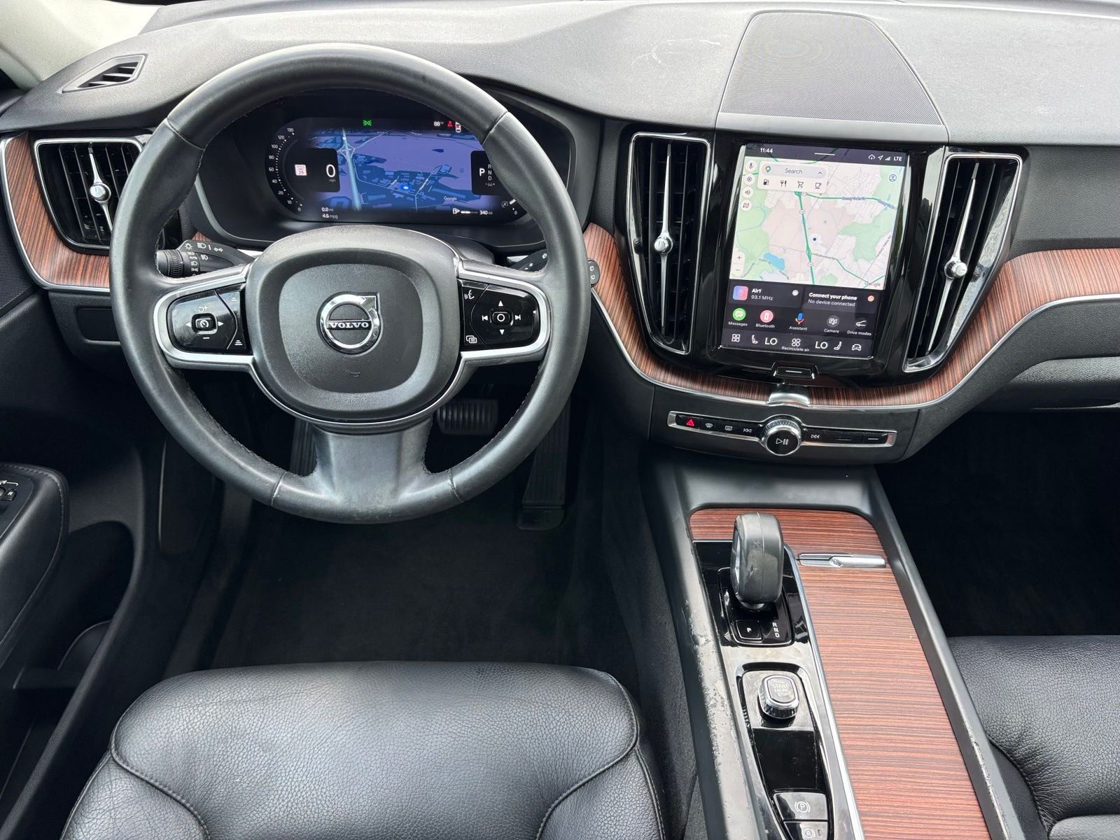 2024 Volvo XC60 B5 Plus Dark Theme