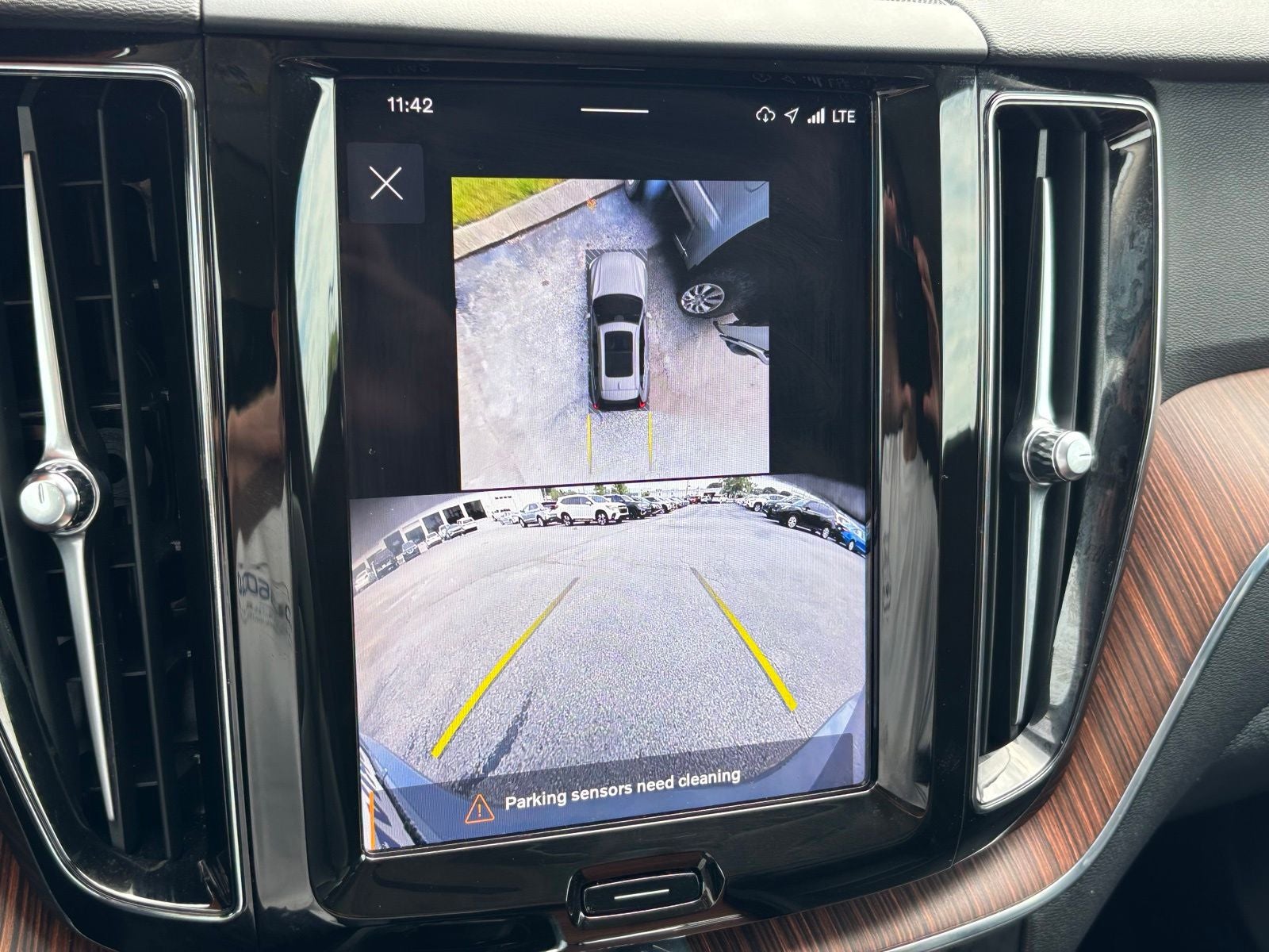 2024 Volvo XC60 B5 Plus Dark Theme
