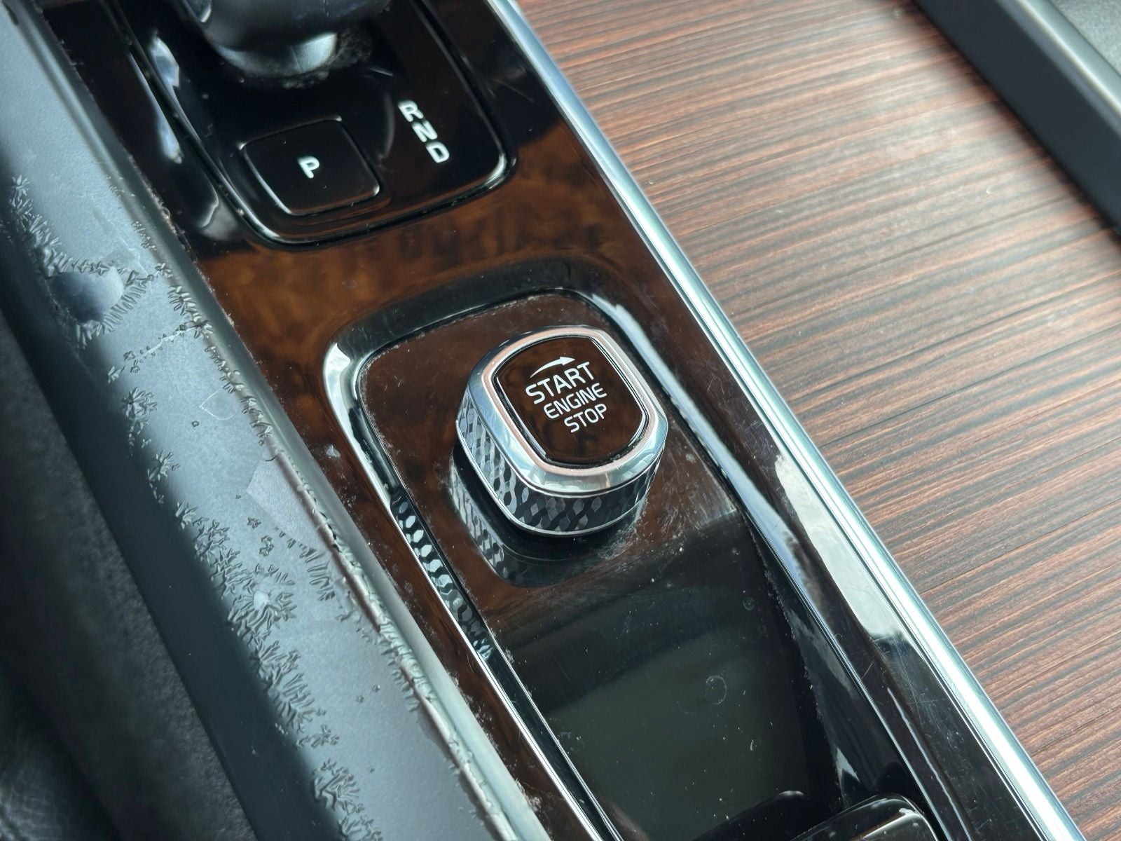 2024 Volvo XC60 B5 Plus Dark Theme