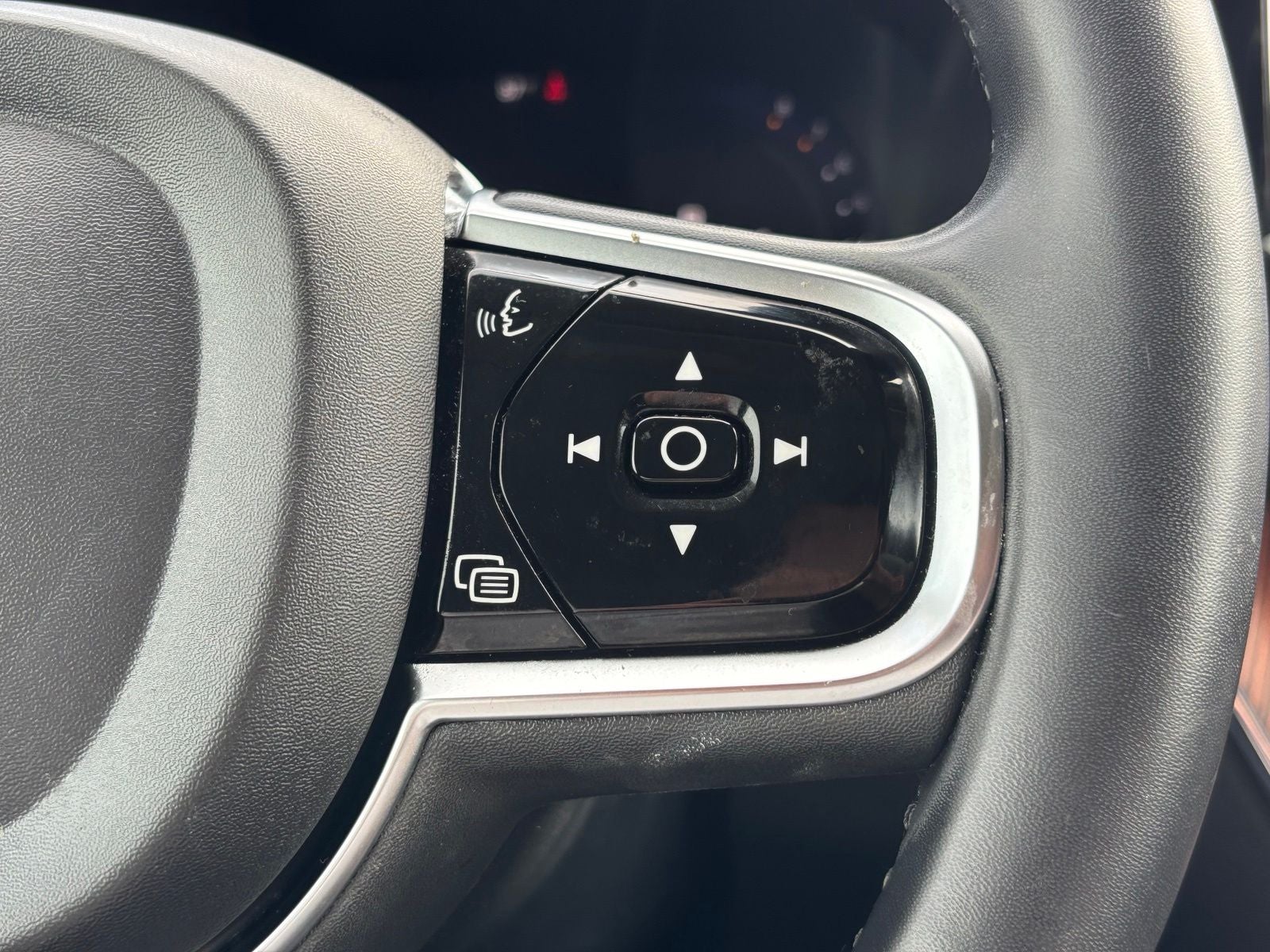 2024 Volvo XC60 B5 Plus Dark Theme