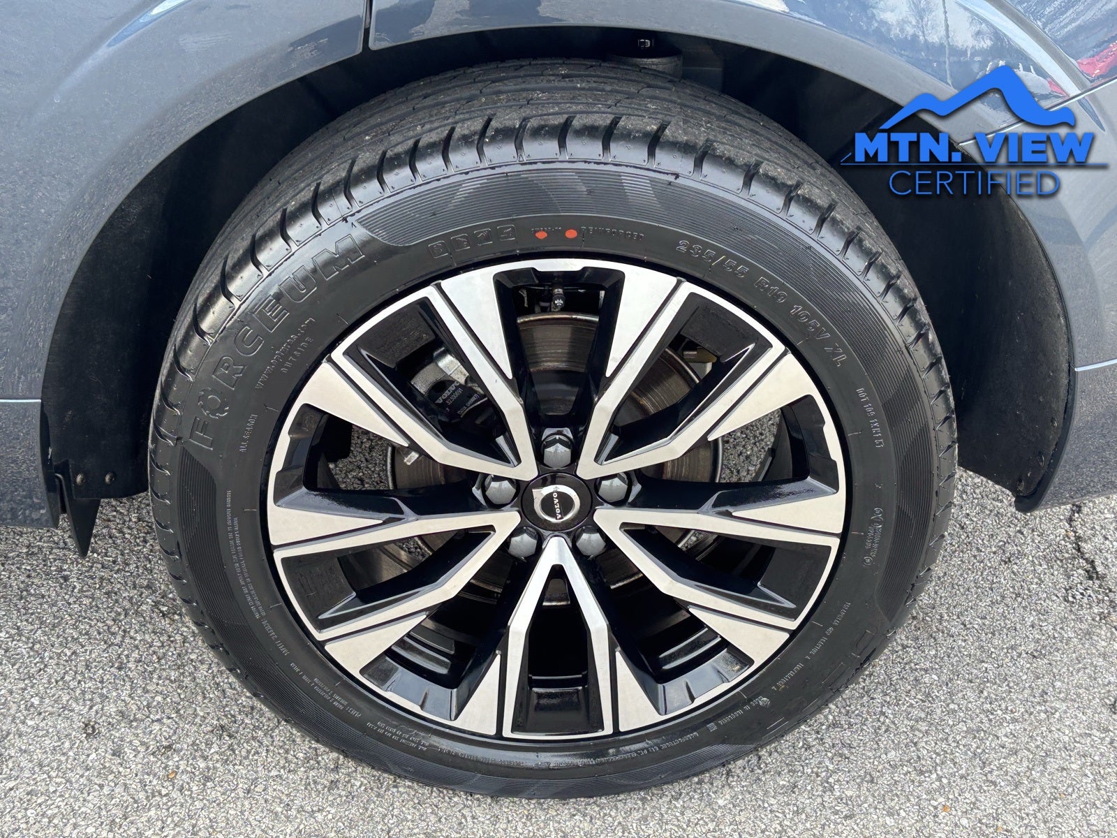 2024 Volvo XC60 B5 Plus Dark Theme