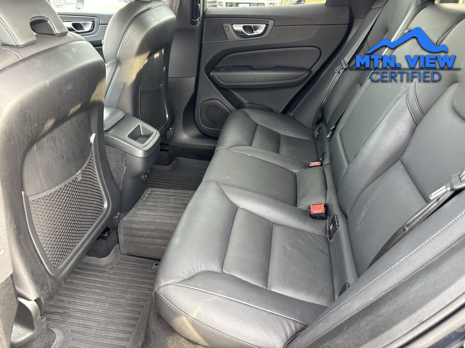 2024 Volvo XC60 B5 Plus Dark Theme