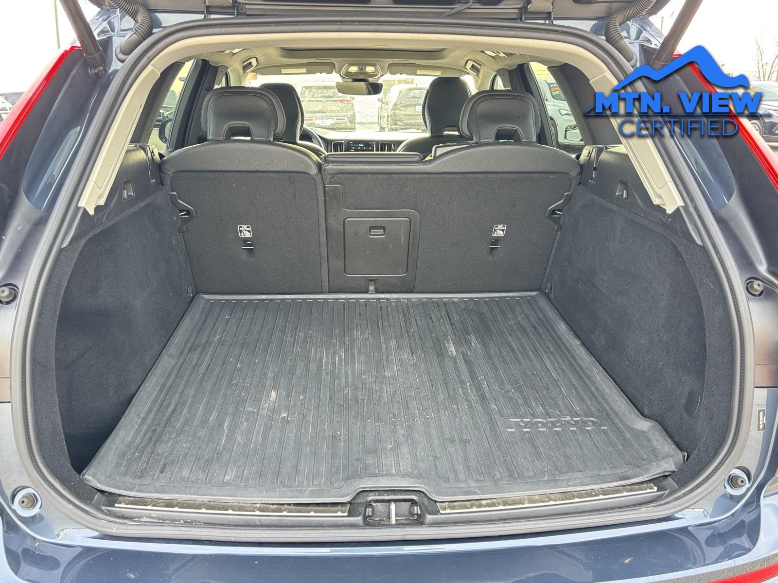 2024 Volvo XC60 B5 Plus Dark Theme