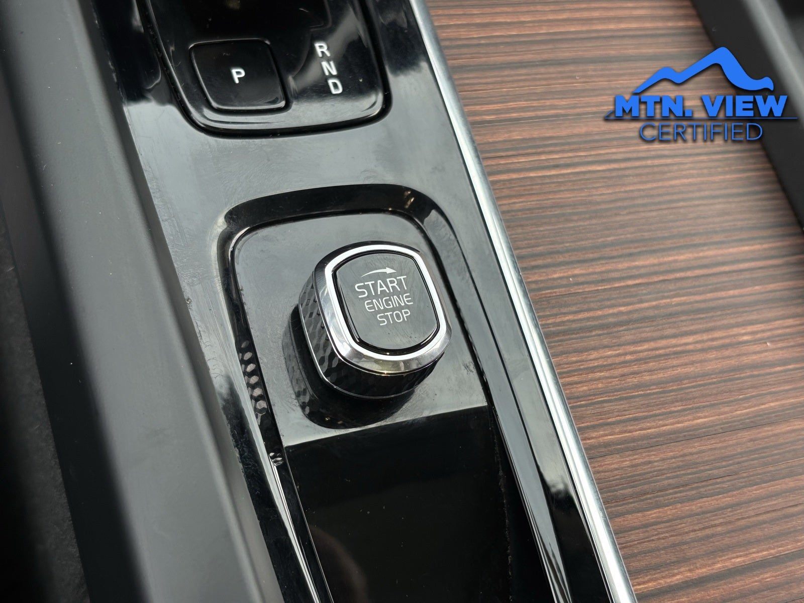 2024 Volvo XC60 B5 Plus Dark Theme