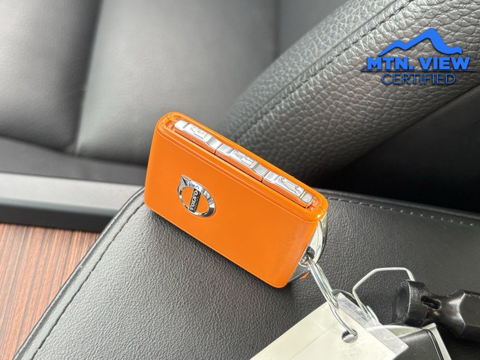 2024 Volvo XC60 B5 Plus Dark Theme