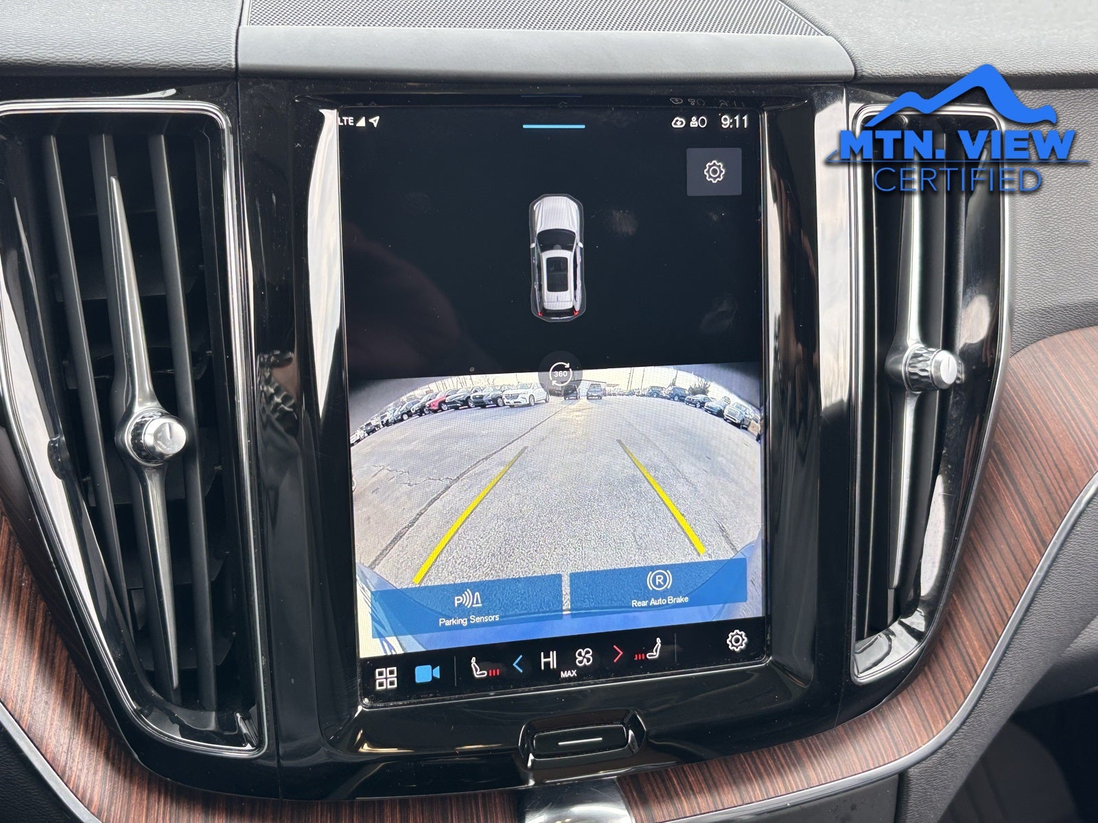 2024 Volvo XC60 B5 Plus Dark Theme