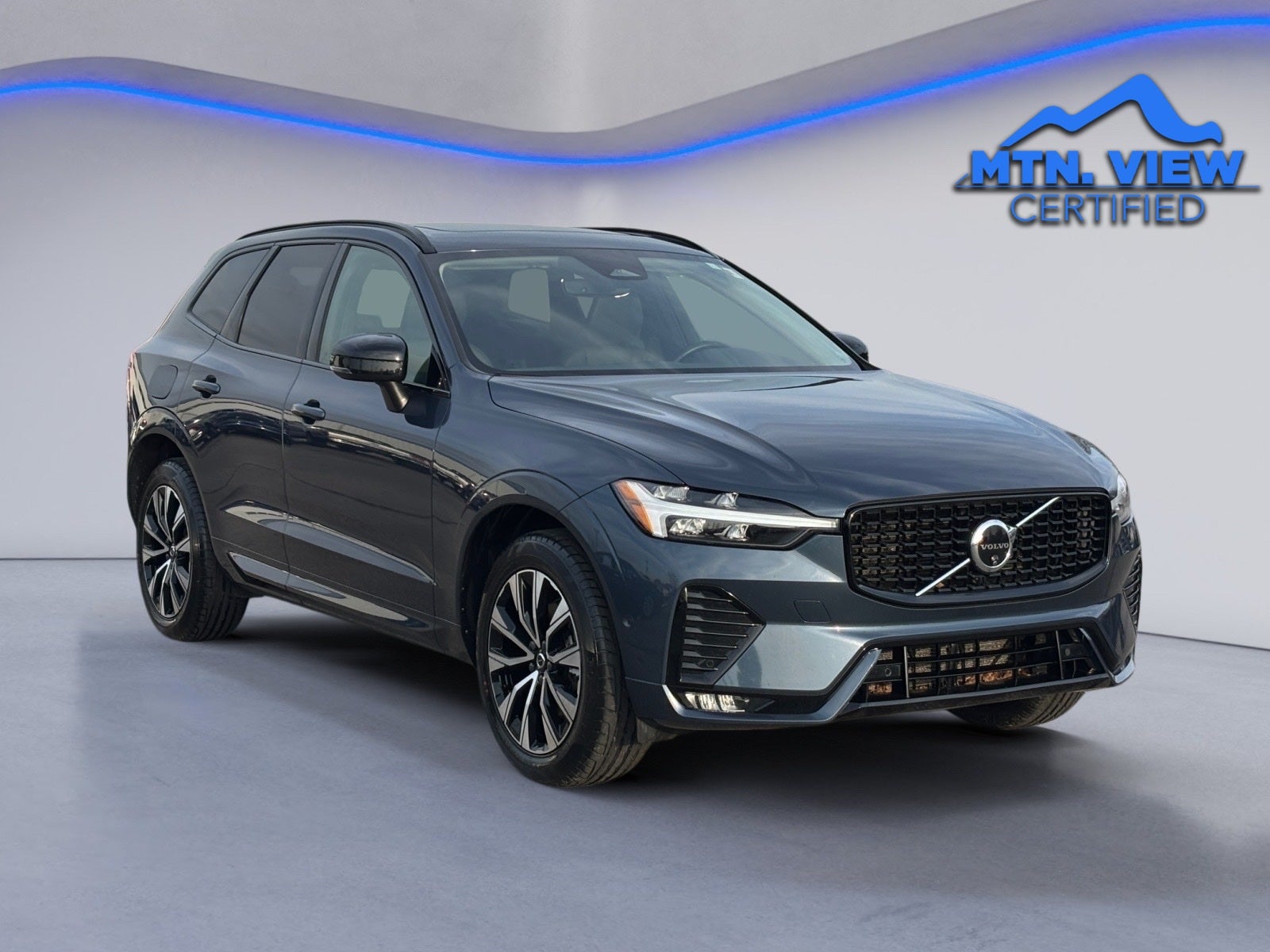 2024 Volvo XC60 B5 Plus Dark Theme