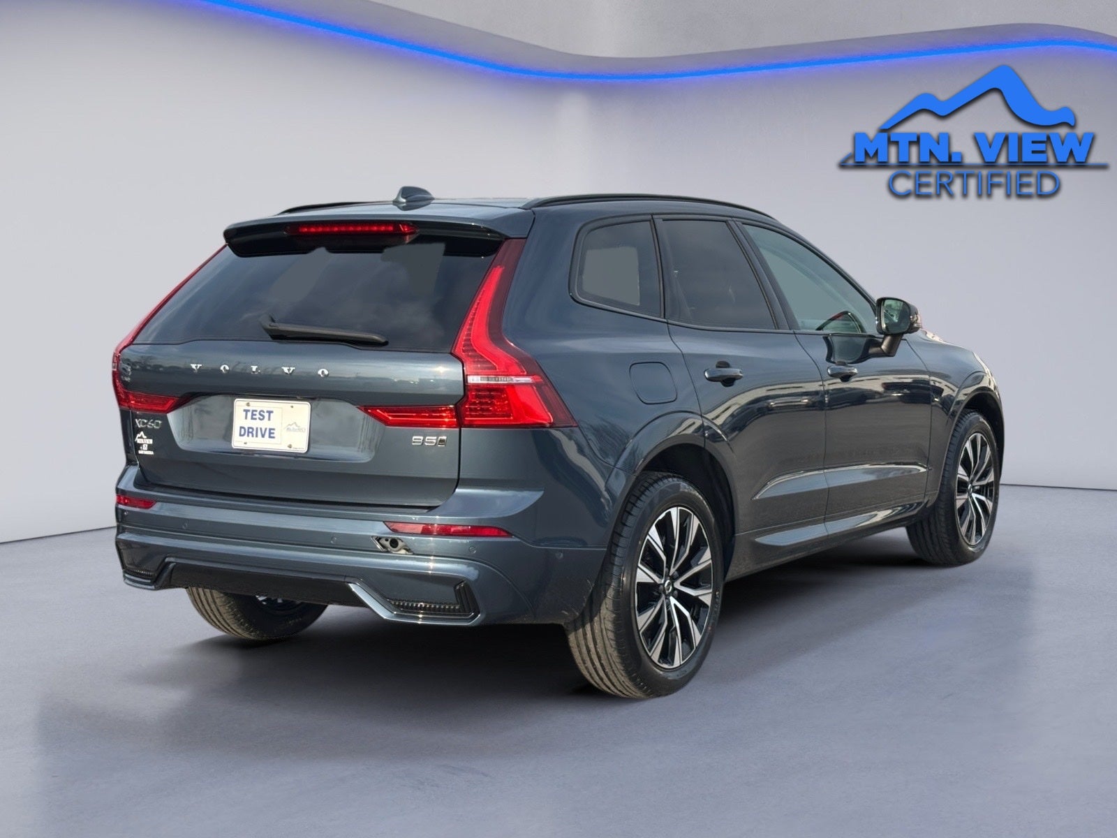 2024 Volvo XC60 B5 Plus Dark Theme