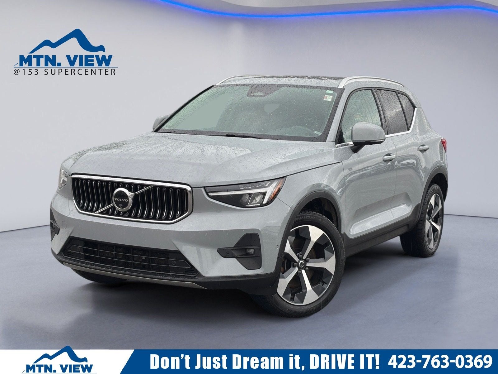 2024 Volvo XC40 B5 Plus Bright Theme