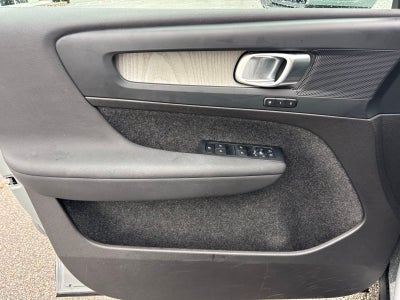 2024 Volvo XC40 B5 Plus Bright Theme