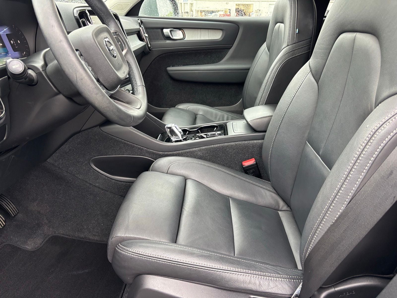 2024 Volvo XC40 B5 Plus Bright Theme