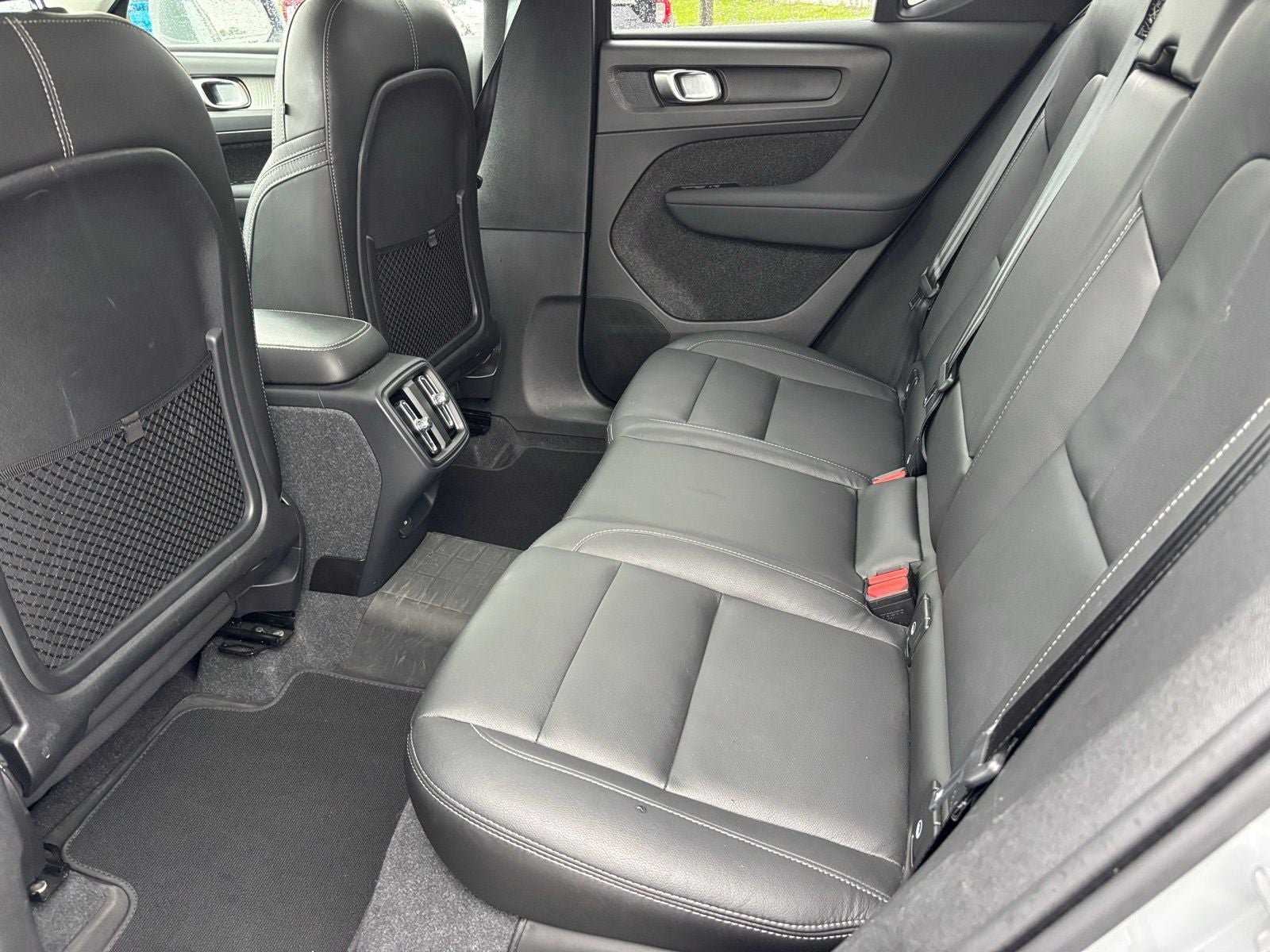 2024 Volvo XC40 B5 Plus Bright Theme