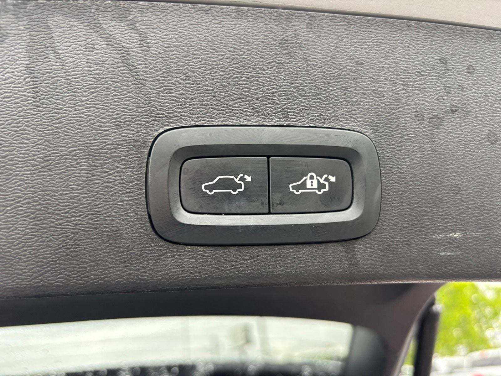 2024 Volvo XC40 B5 Plus Bright Theme