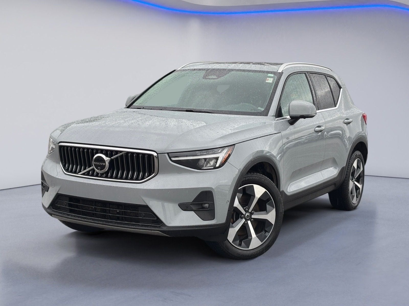 2024 Volvo XC40 B5 Plus Bright Theme
