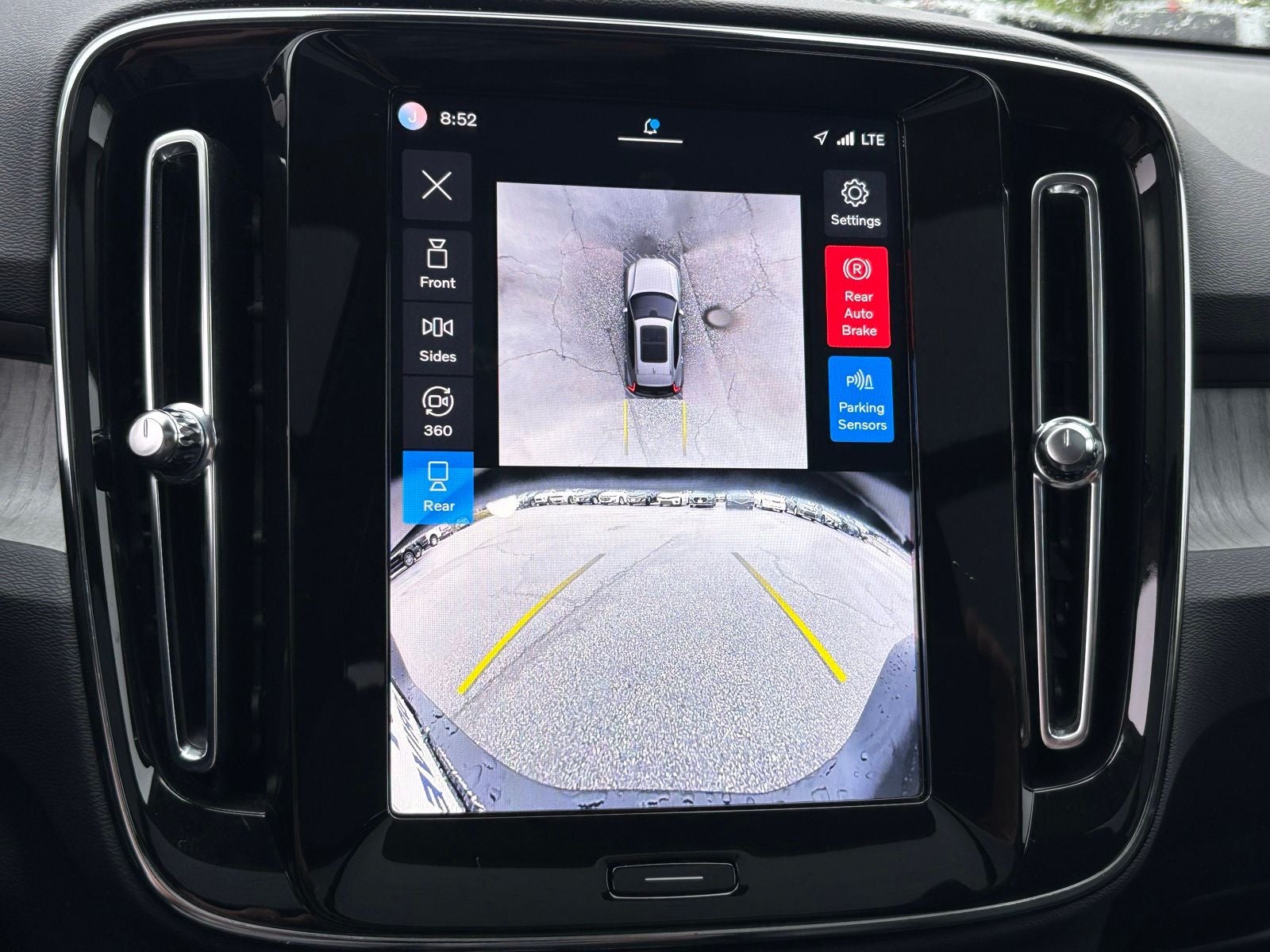 2024 Volvo XC40 B5 Plus Bright Theme