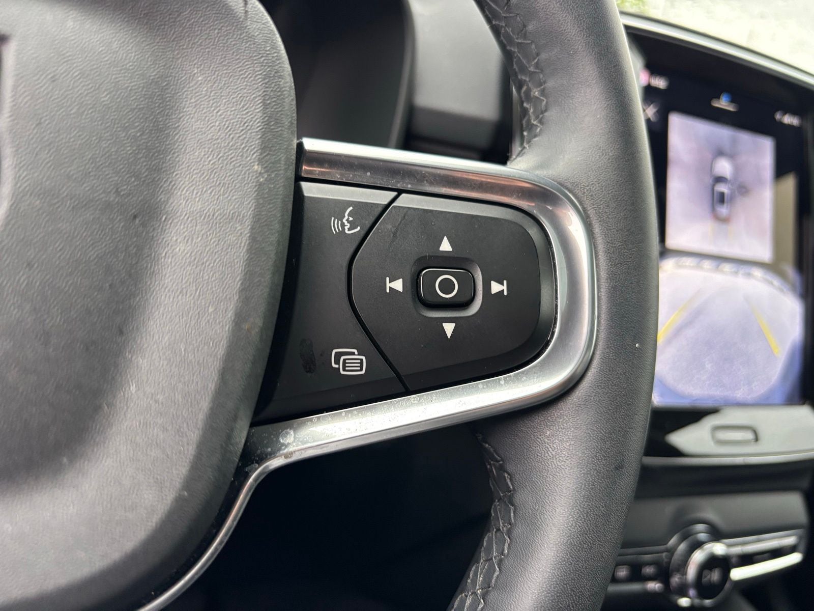 2024 Volvo XC40 B5 Plus Bright Theme