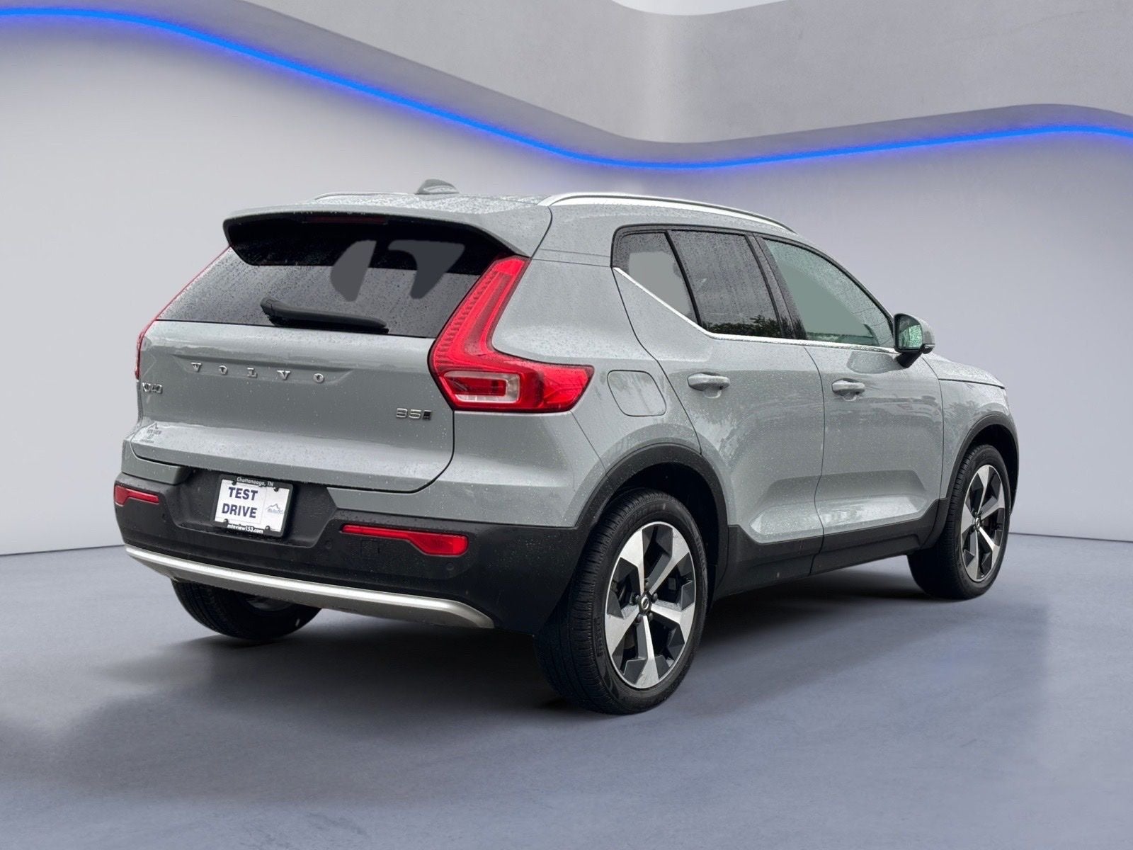 2024 Volvo XC40 B5 Plus Bright Theme