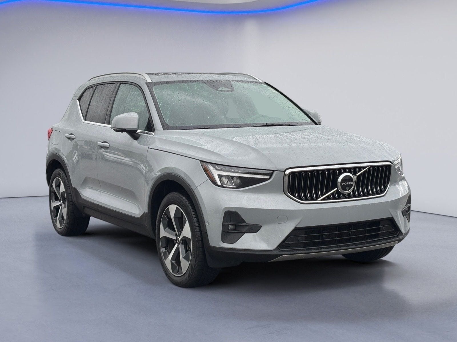 2024 Volvo XC40 B5 Plus Bright Theme