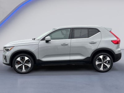 2024 Volvo XC40 B5 Plus Bright Theme