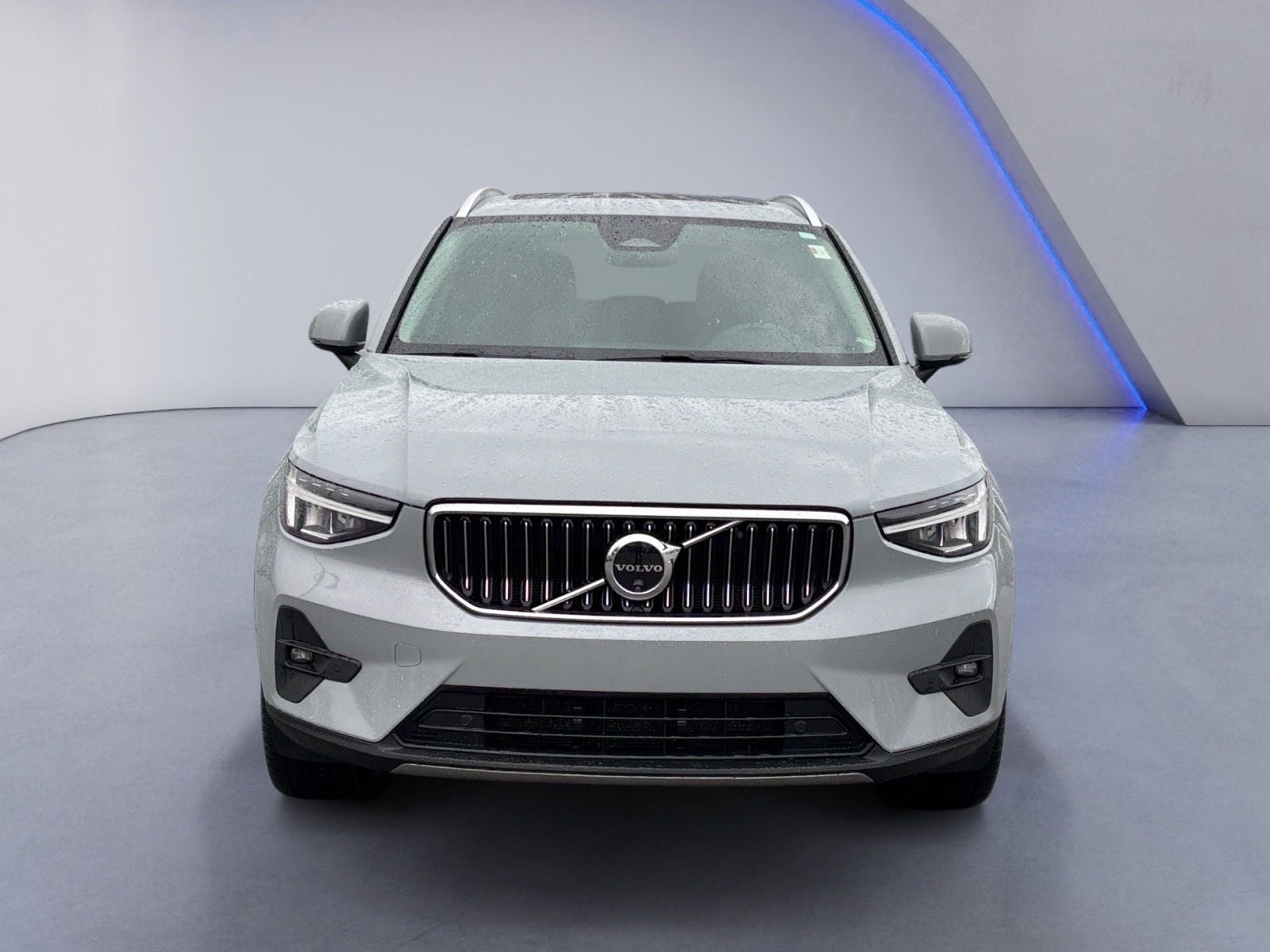 2024 Volvo XC40 B5 Plus Bright Theme
