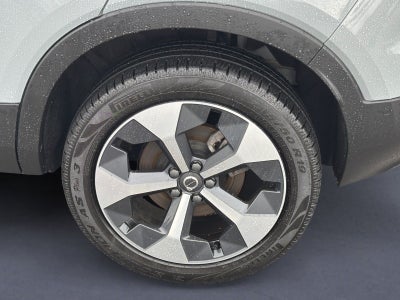 2024 Volvo XC40 B5 Plus Bright Theme