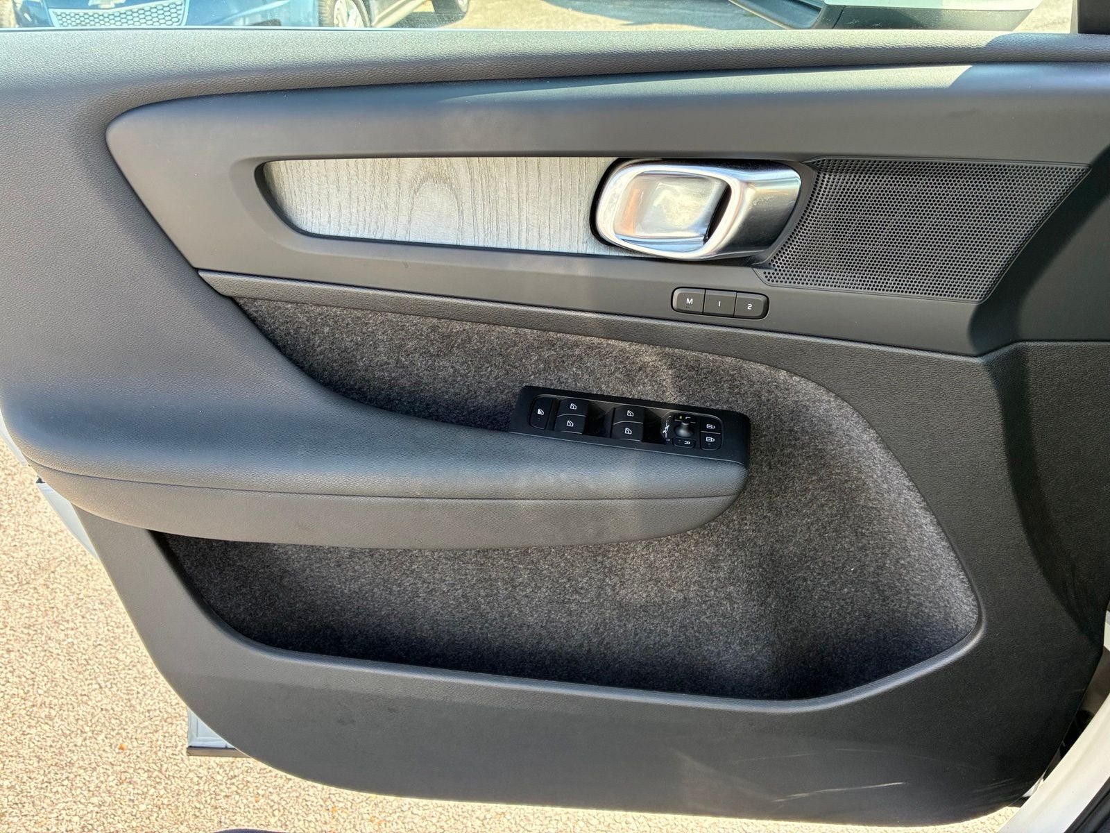 2024 Volvo XC40 B5 Plus Bright Theme