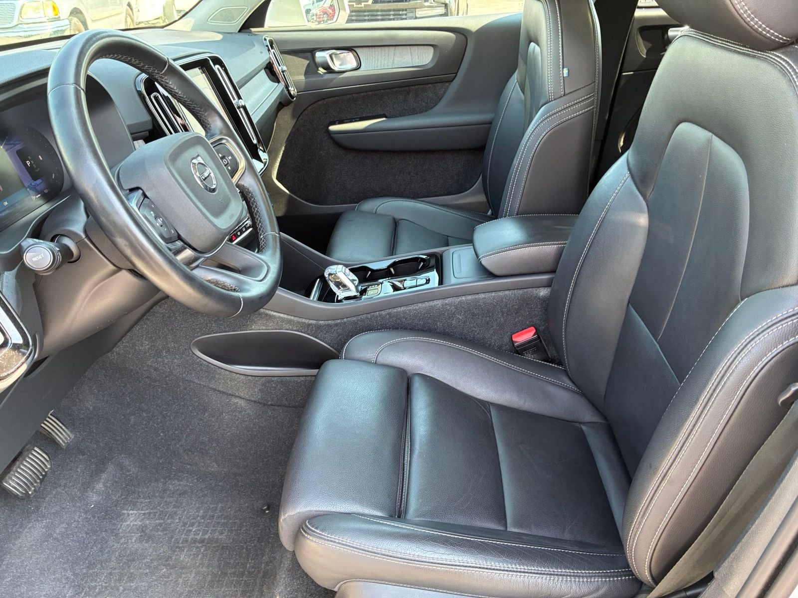 2024 Volvo XC40 B5 Plus Bright Theme
