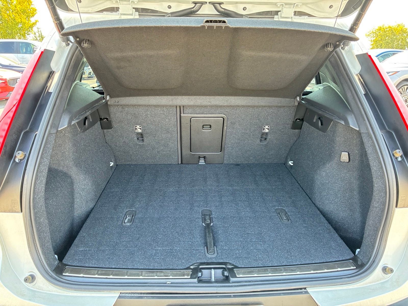 2024 Volvo XC40 B5 Plus Bright Theme