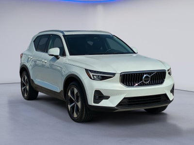 2024 Volvo XC40 B5 Plus Bright Theme