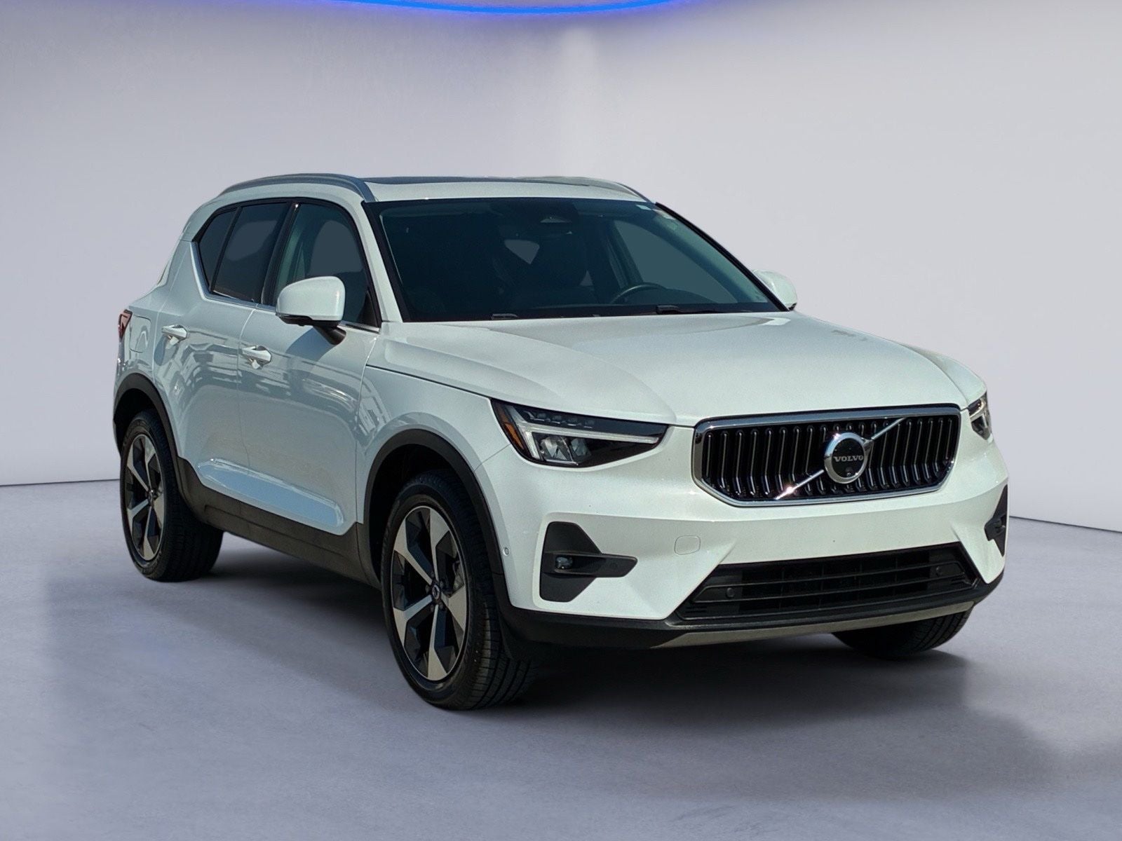 2024 Volvo XC40 B5 Plus Bright Theme