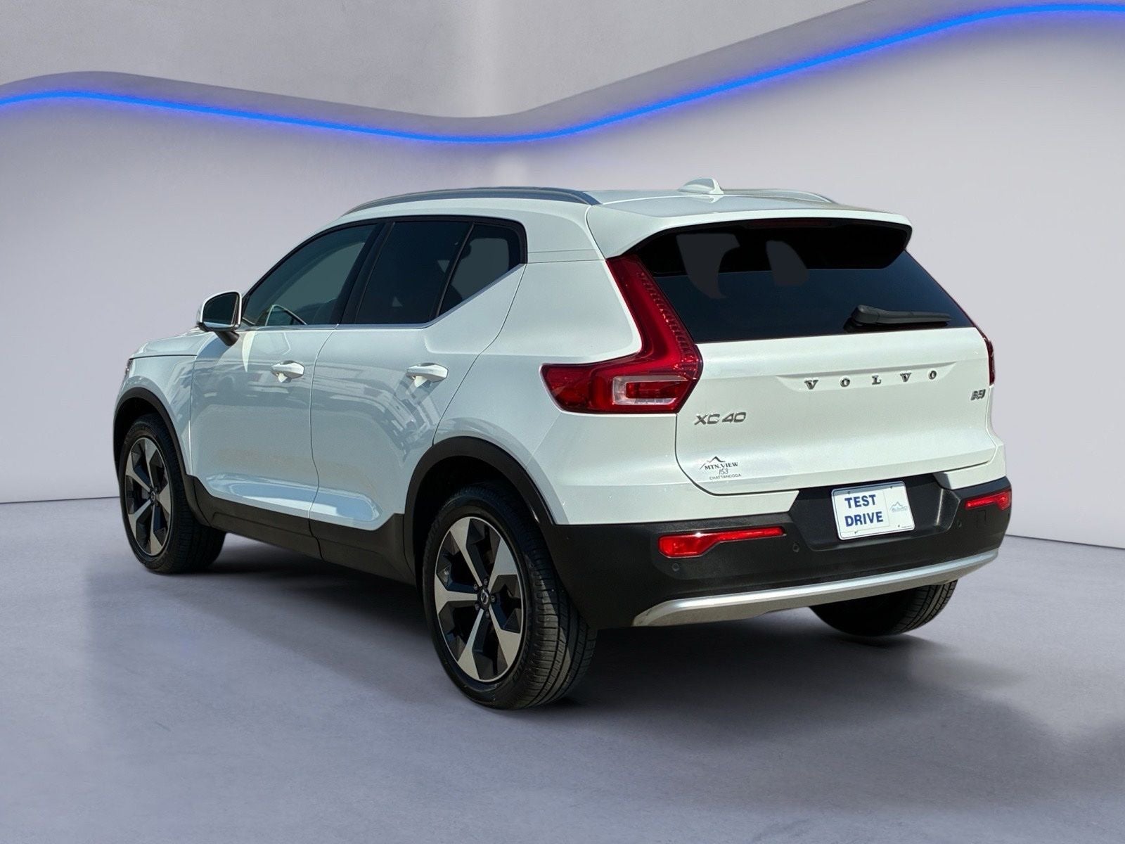 2024 Volvo XC40 B5 Plus Bright Theme