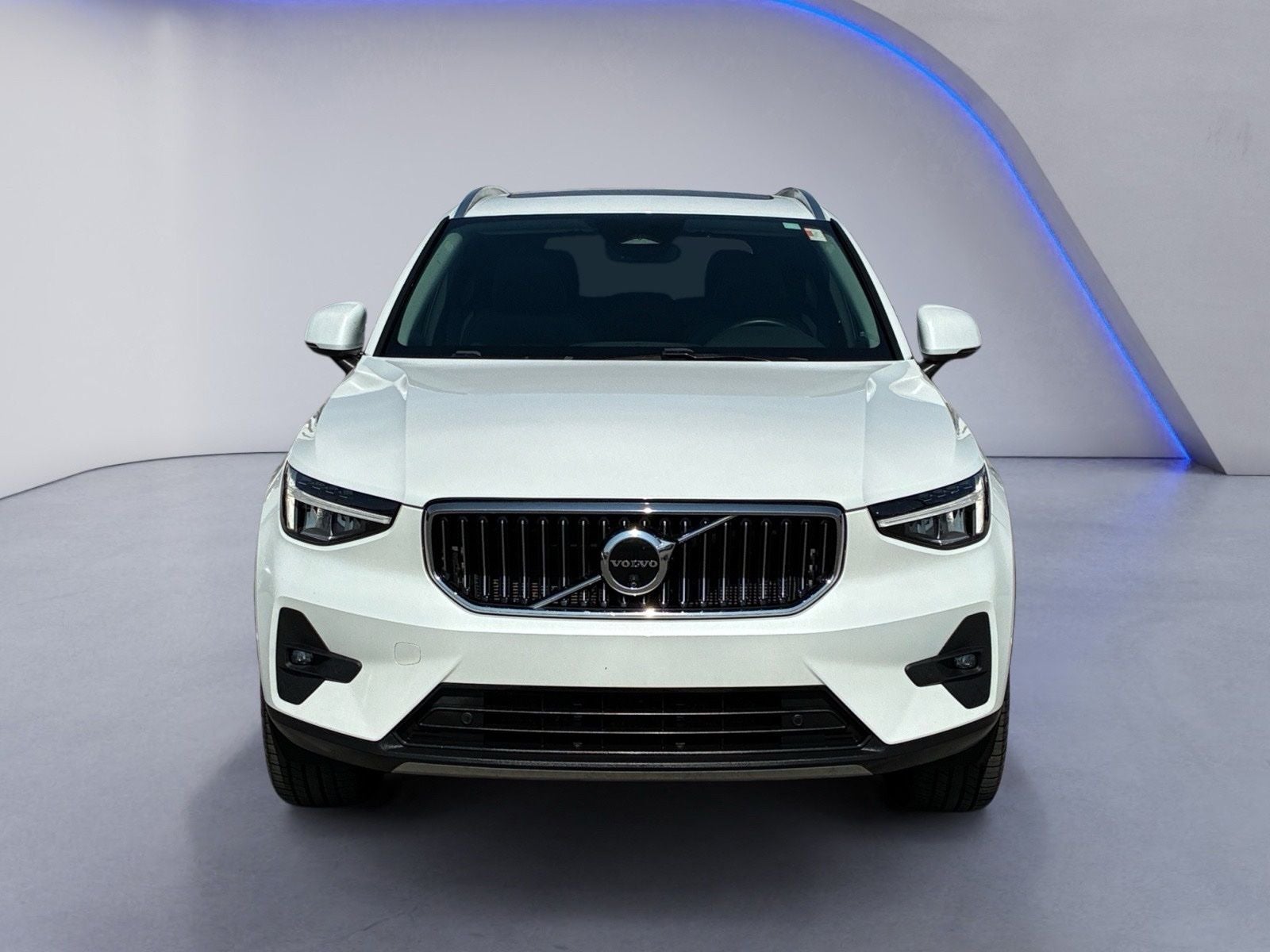 2024 Volvo XC40 B5 Plus Bright Theme