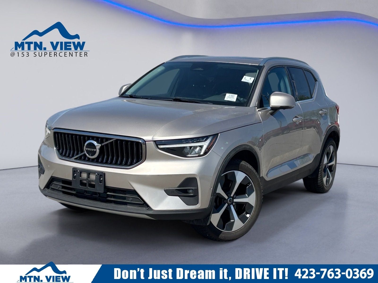 2024 Volvo XC40 B5 Plus Bright Theme