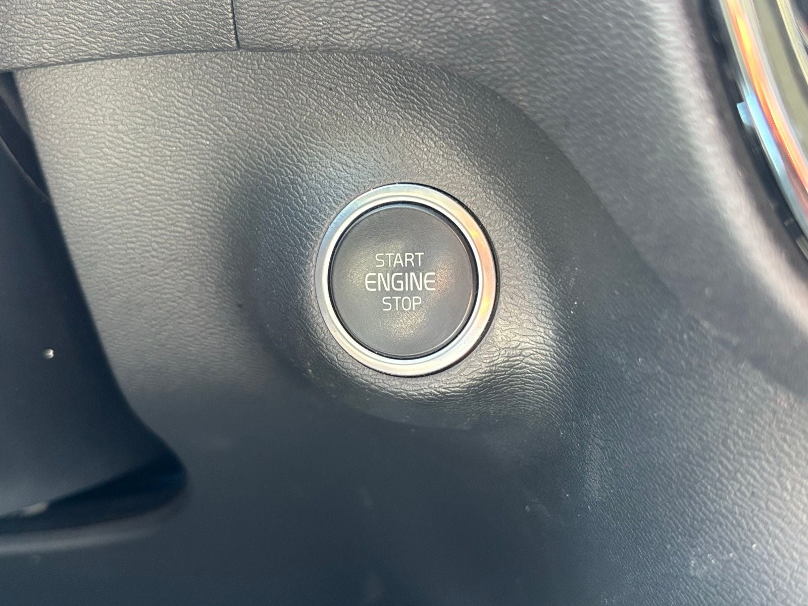 2024 Volvo XC40 B5 Plus Bright Theme