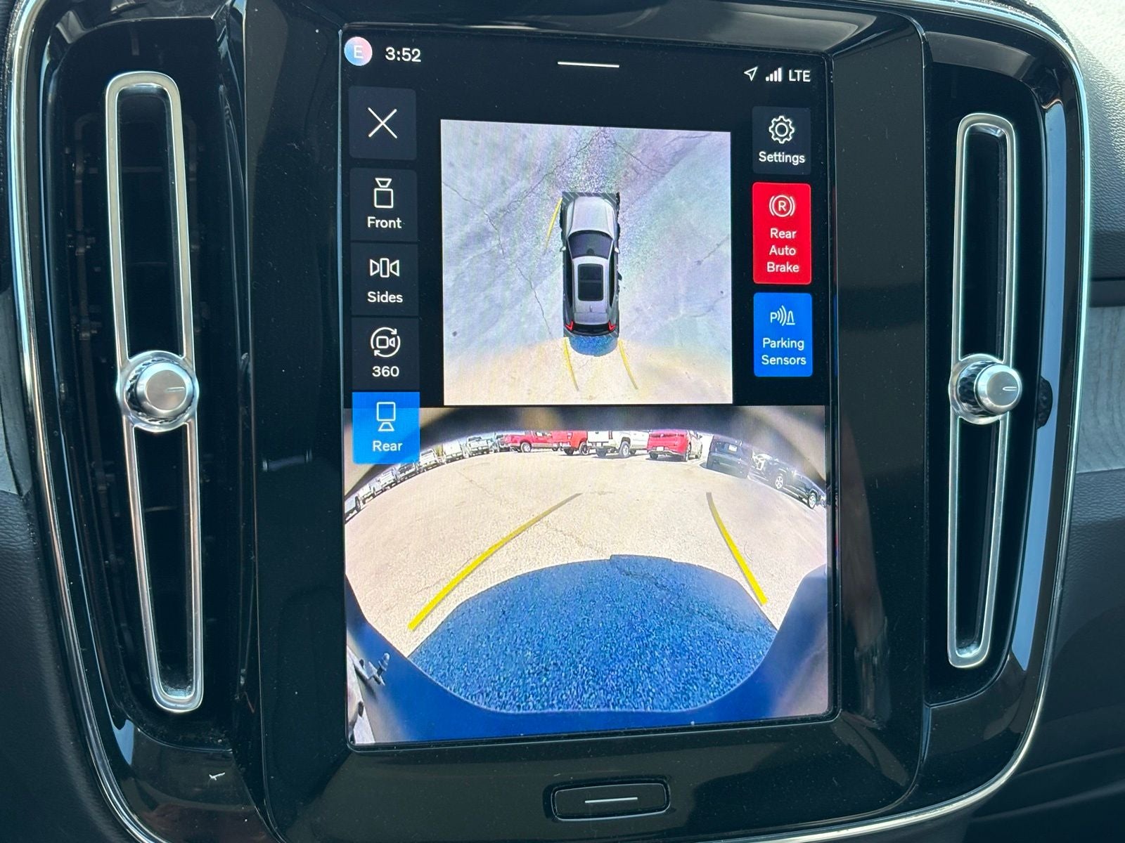 2024 Volvo XC40 B5 Plus Bright Theme