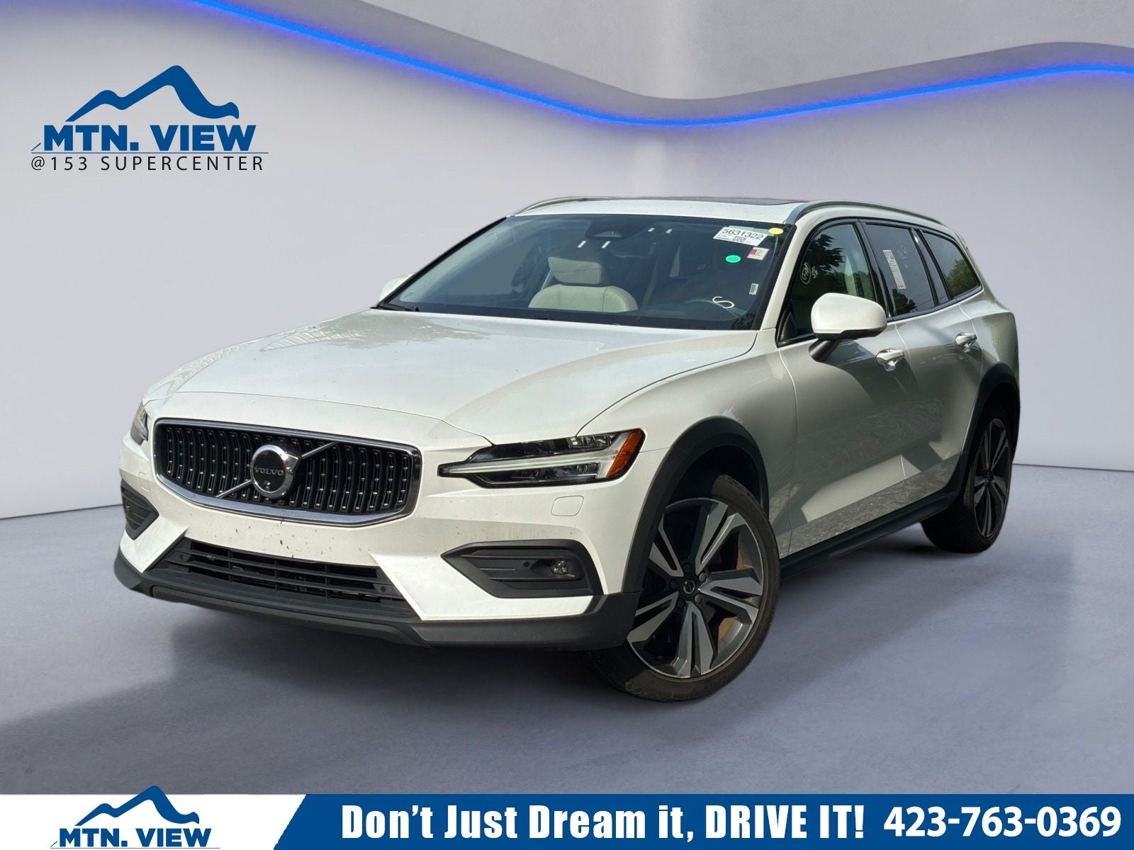 2025 Volvo V60 Cross Country's photo