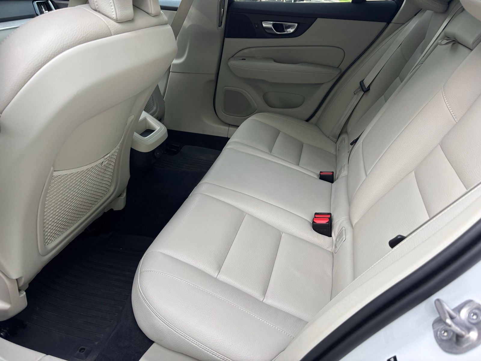 2025 Volvo V60 Cross Country B5 Plus
