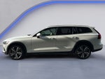 2025 Volvo V60 Cross Country B5 Plus